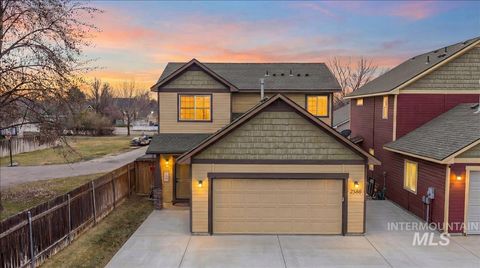 Photo of 2586 N Mitchell St, Boise, ID 83704 (MLS # 98973010)
