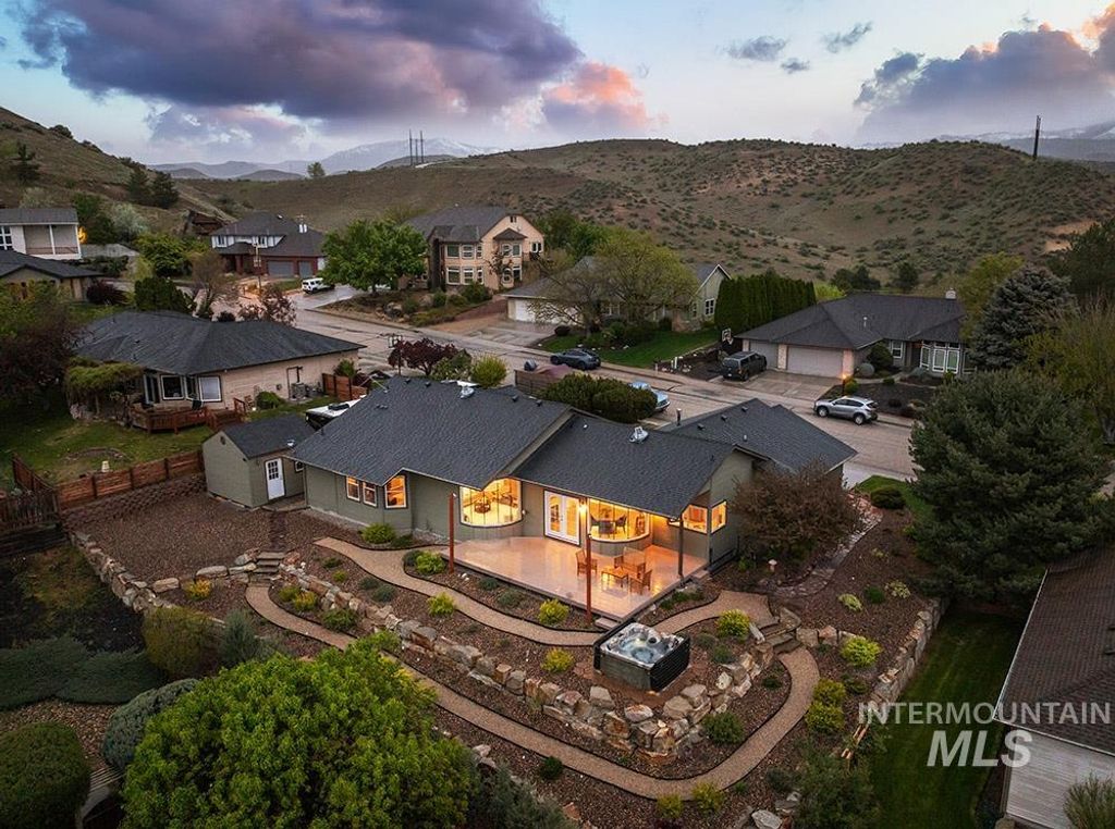 Photo of 4163 N La Fontana Way, Boise, ID 83702 (MLS # 98982387)