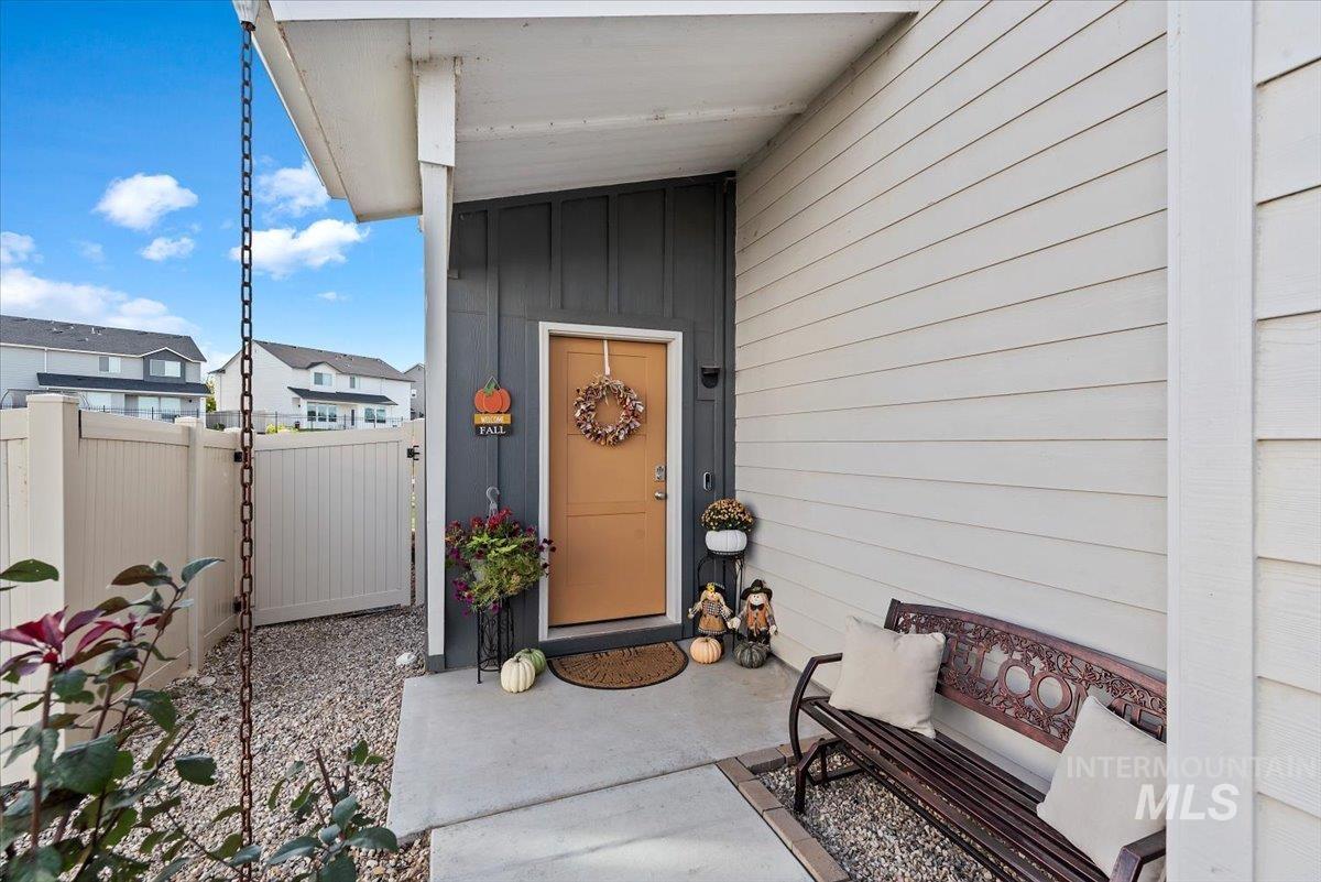 400 S Sunset Point Way