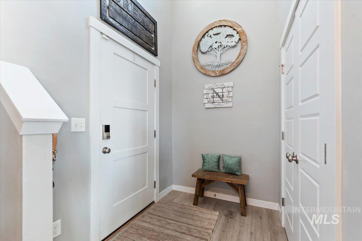 400 S Sunset Point Way