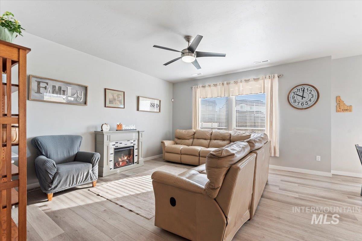 400 S Sunset Point Way