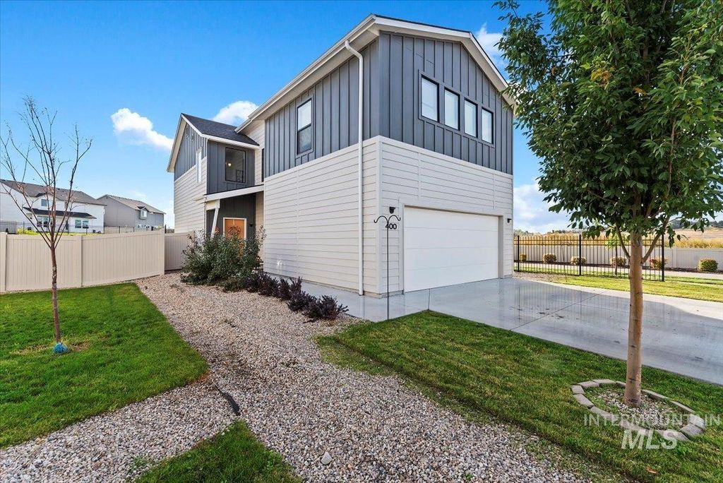Photo of 400 S Sunset Point Way, Meridian, ID 83642 (MLS # 98963752)