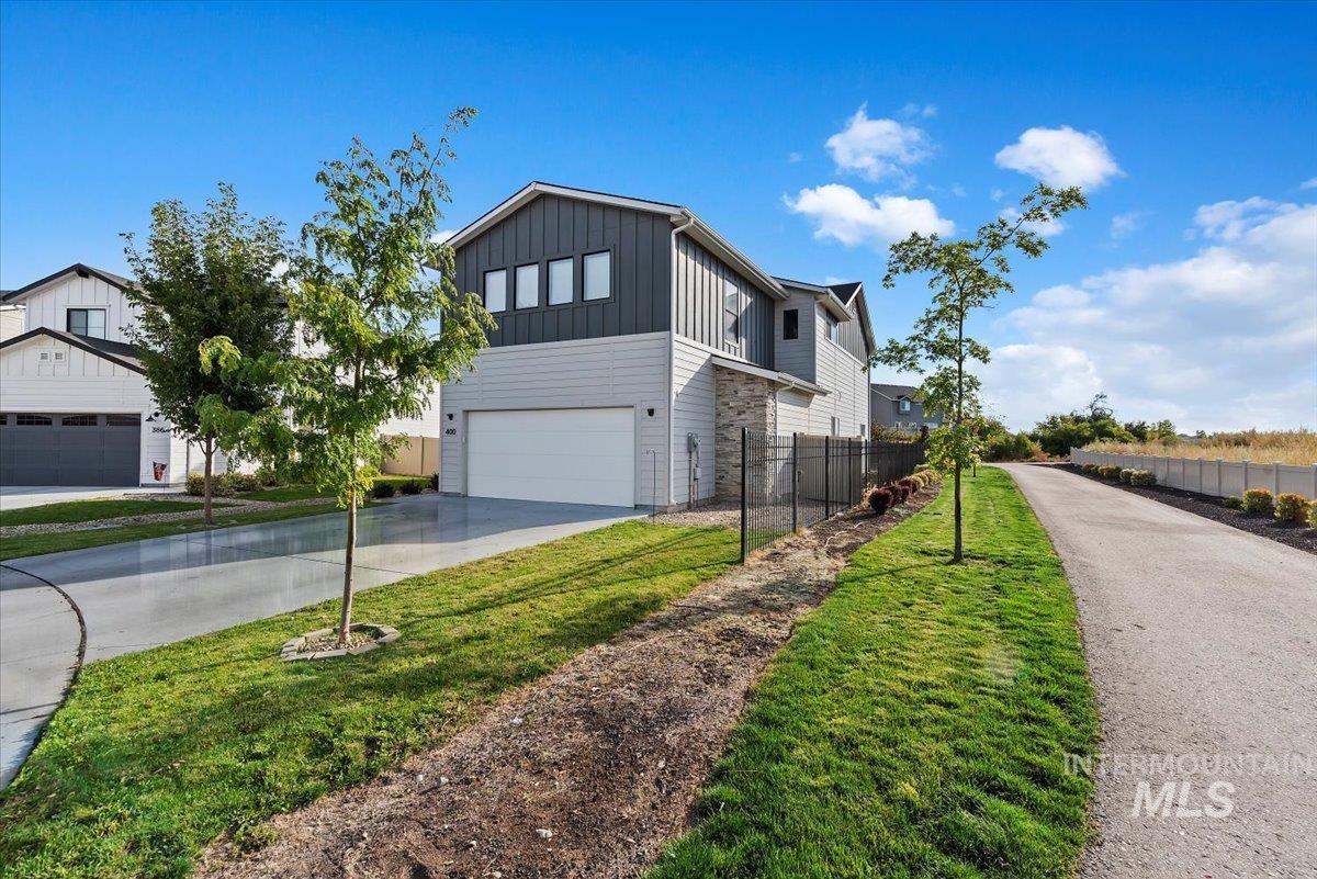 400 S Sunset Point Way