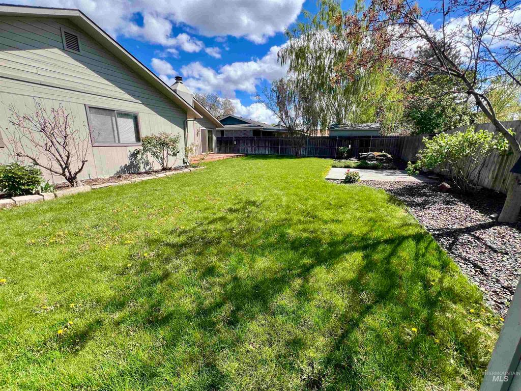 Photo of 1852 NW 5th Ave, Ontario, OR 97914 (MLS # 98982339)