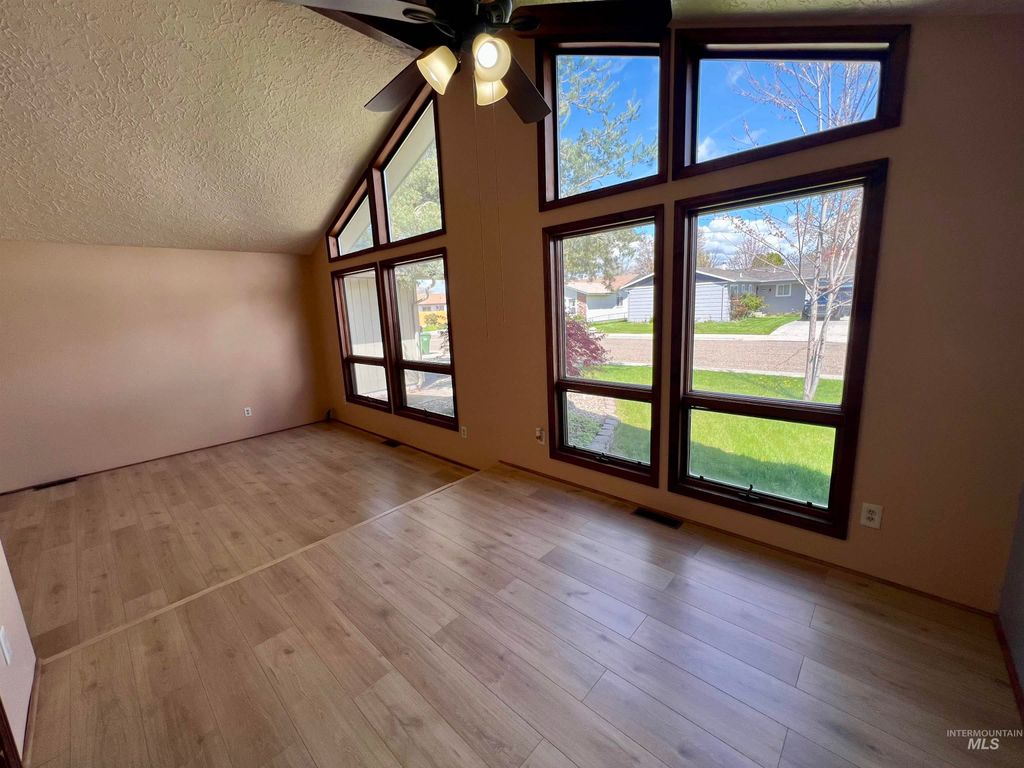 Photo of 1852 NW 5th Ave, Ontario, OR 97914 (MLS # 98982339)