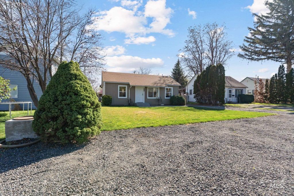 Photo of 283 E Ave. B, Wendell, ID 83355 (MLS # 98979780)