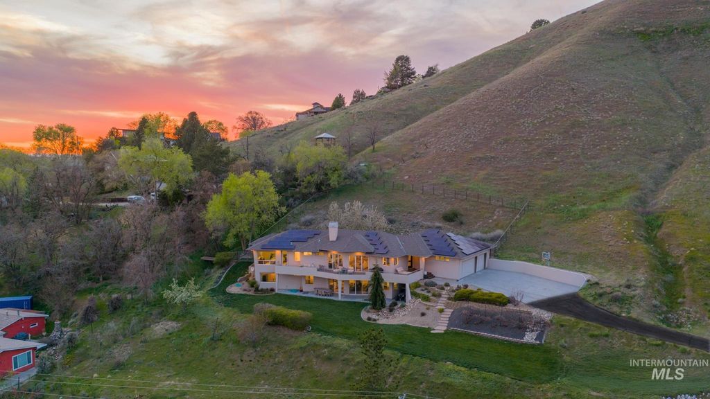 Photo of 4275 N 36th Street, Boise, ID 83703 (MLS # 98981523)