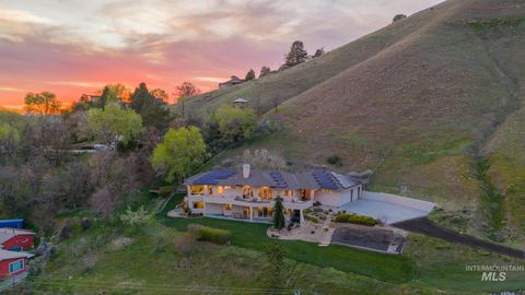 Photo of 4275 N 36th Street, Boise, ID 83703 (MLS # 98981523)