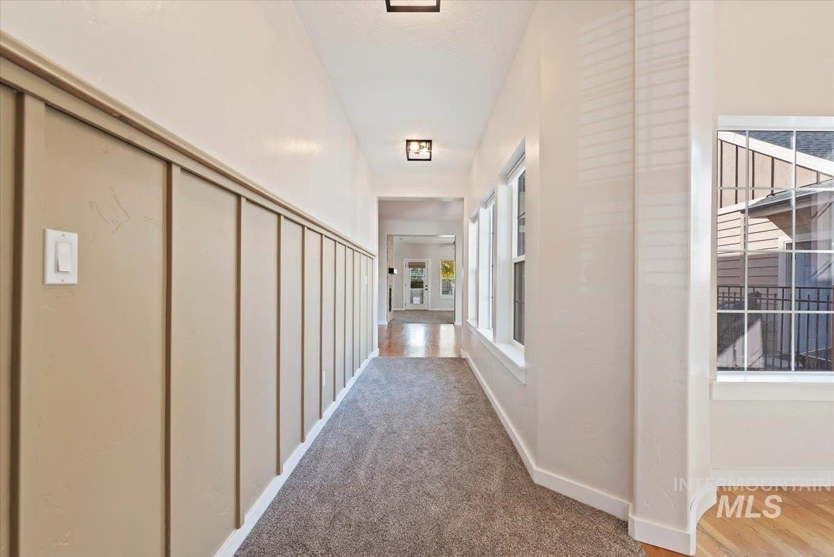 Corridor with carpet floors and baseboards