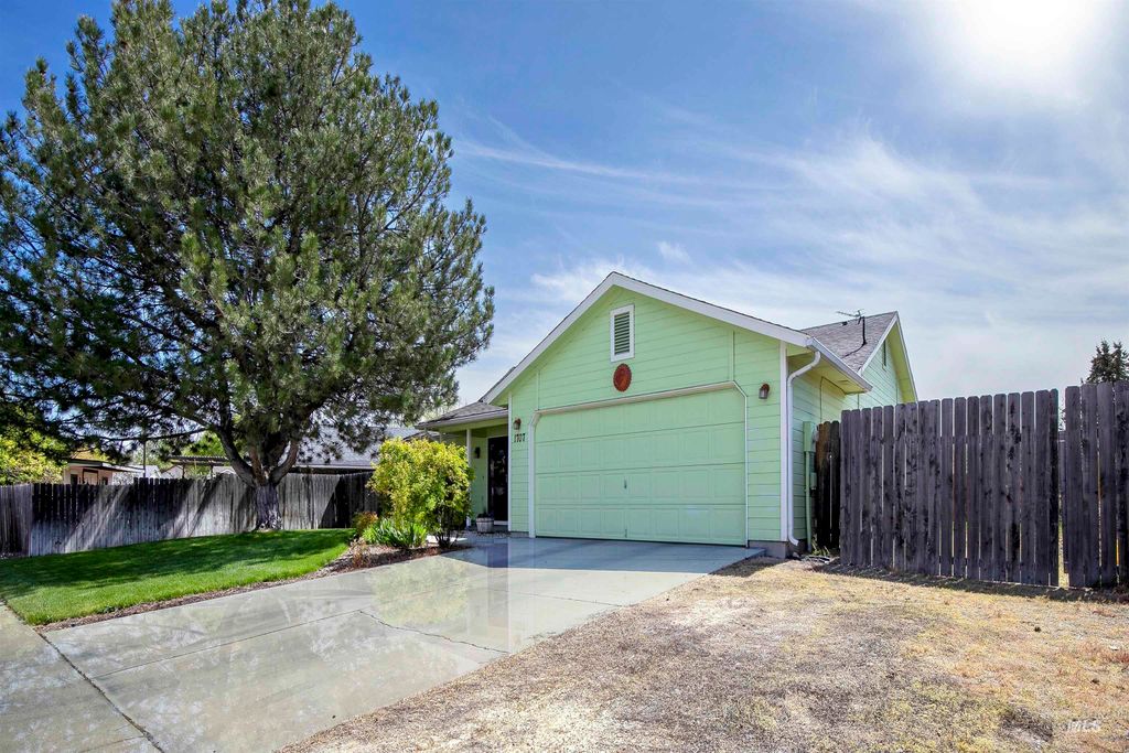 Photo of 1707 Silver Loop, Nampa, ID 83686 (MLS # 98990968)