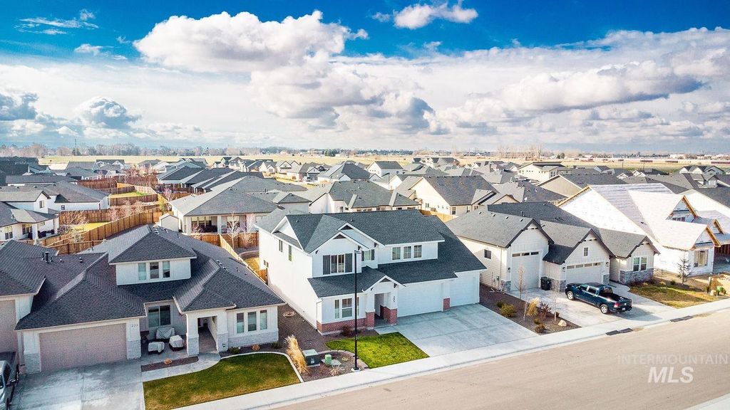 Photo of 205 S Sunniva Ave, Kuna, ID 83634 (MLS # 98977758)