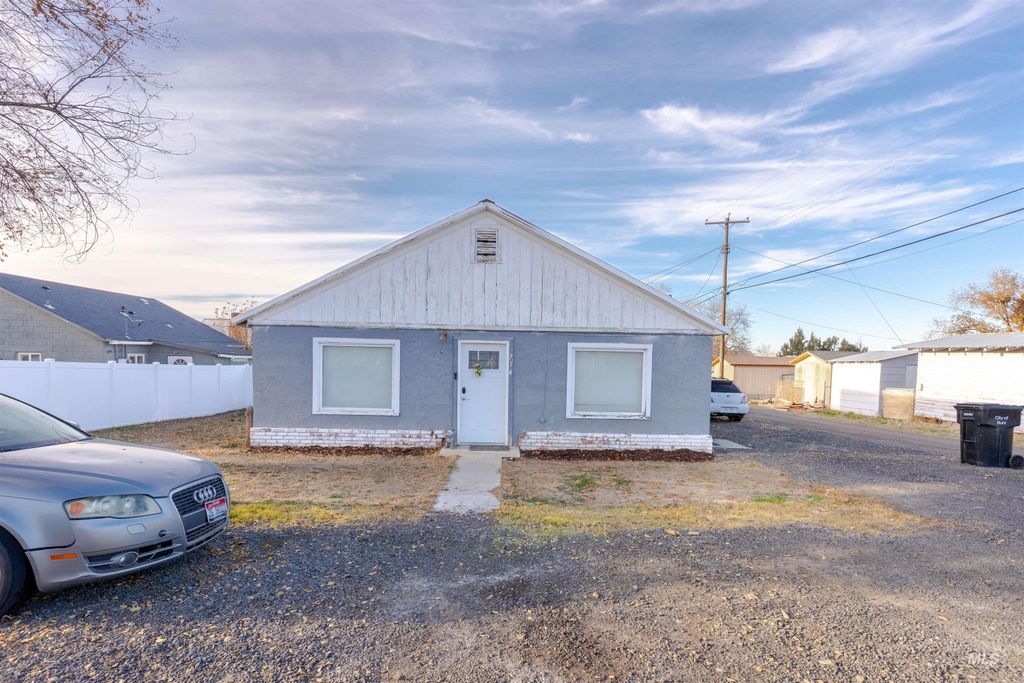 Photo of 714 Linden Street, Buhl, ID 83316 (MLS # 98967959)