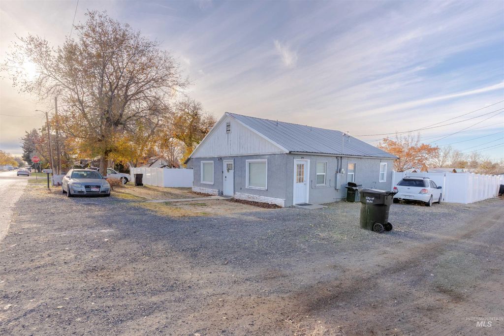 Photo of 714 Linden Street, Buhl, ID 83316 (MLS # 98967959)