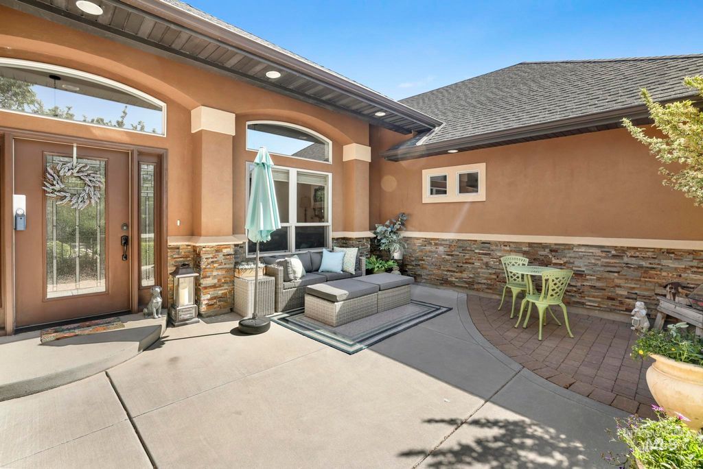 Photo of 675 Canyon Park Ave, Twin Falls, ID 83301 (MLS # 98983208)