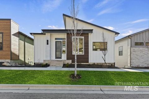 Photo of 3541 E Warm Springs Ave, Boise, ID 83716 (MLS # 98969925)