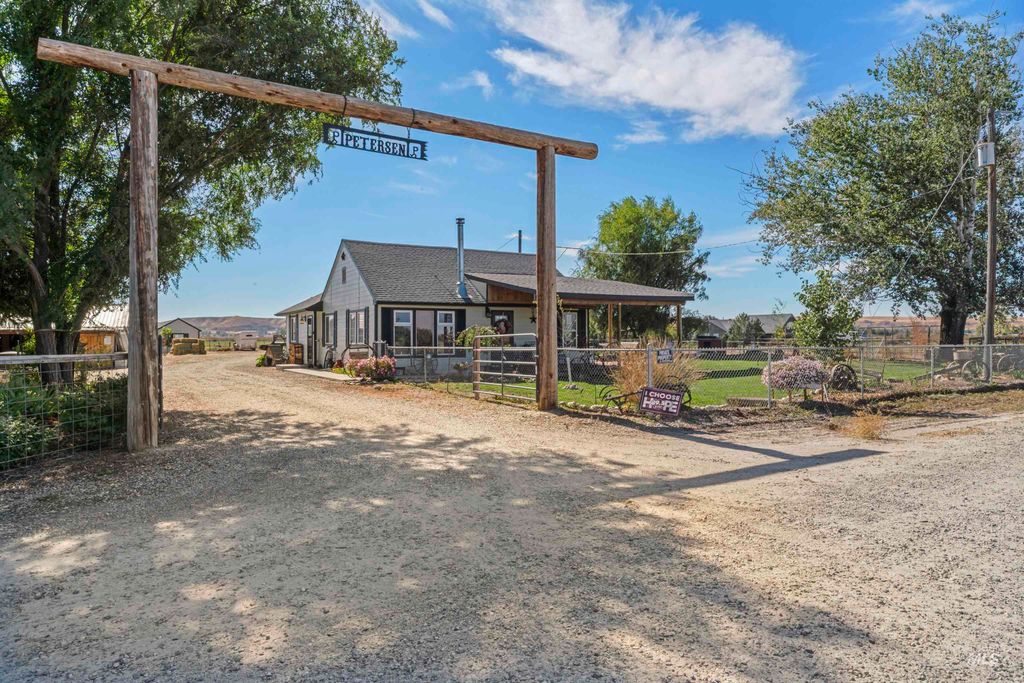 Photo of 9221 Brill Road, Emmett, ID 83617 (MLS # 98970705)