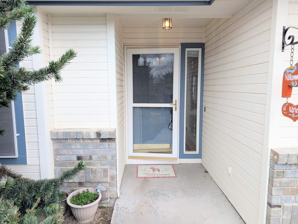 Photo of 24963 Fox Ridge Dr, Caldwell, ID 83607 (MLS # 98977056)