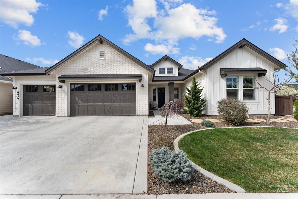 Photo of 6859 N Maplestone Ave, Meridian, ID 83646 (MLS # 98981267)