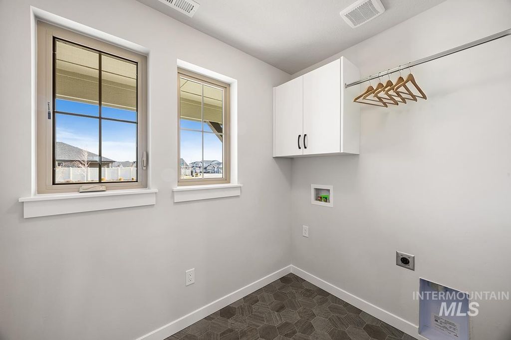 Photo of 3515 E Cedarhurst Drive, Meridian, ID 83642 (MLS # 98981997)