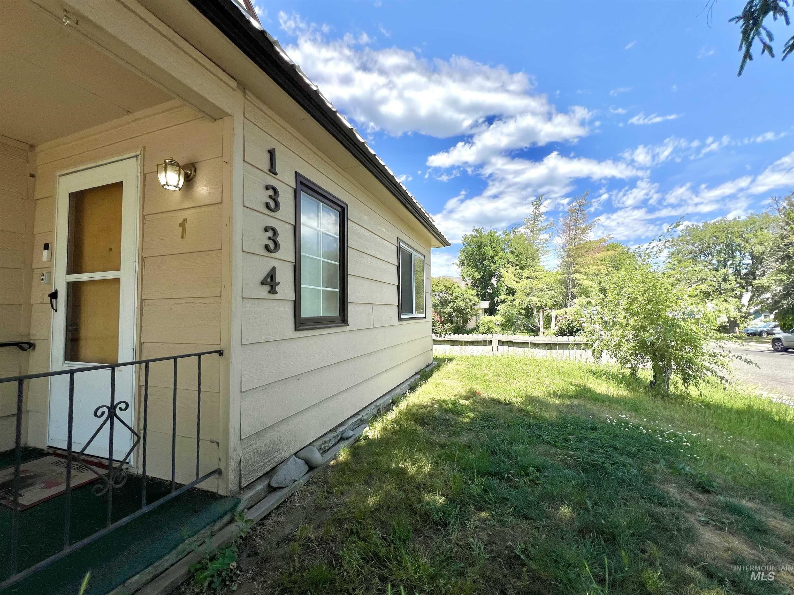 1334 Mccarroll St