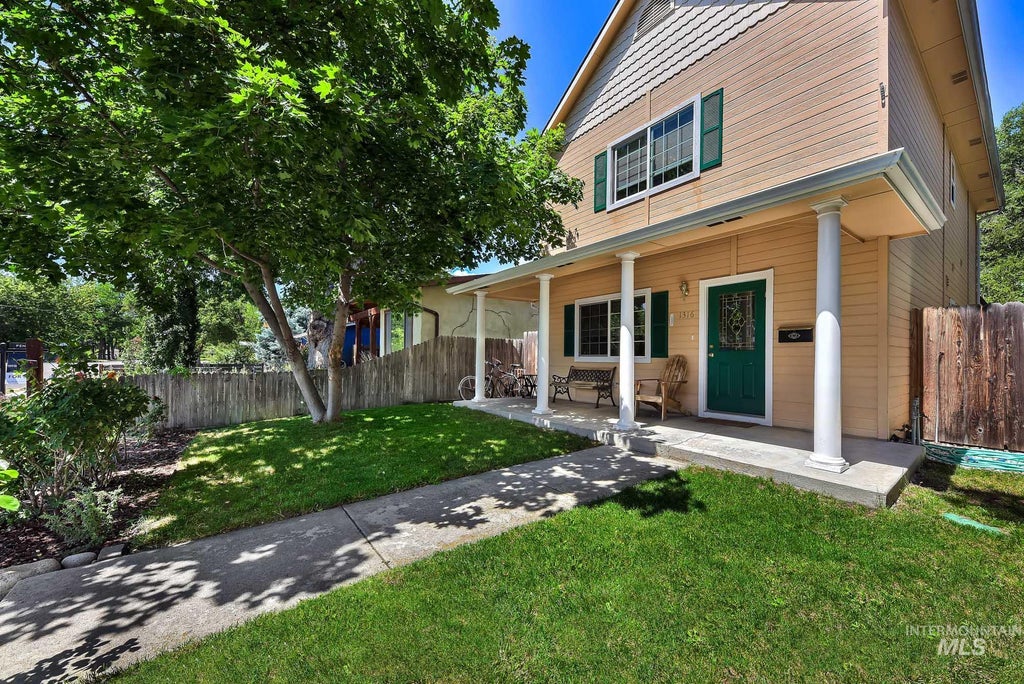 Photo of 1316 E Franklin St, Boise, ID 83712 (MLS # 98990456)