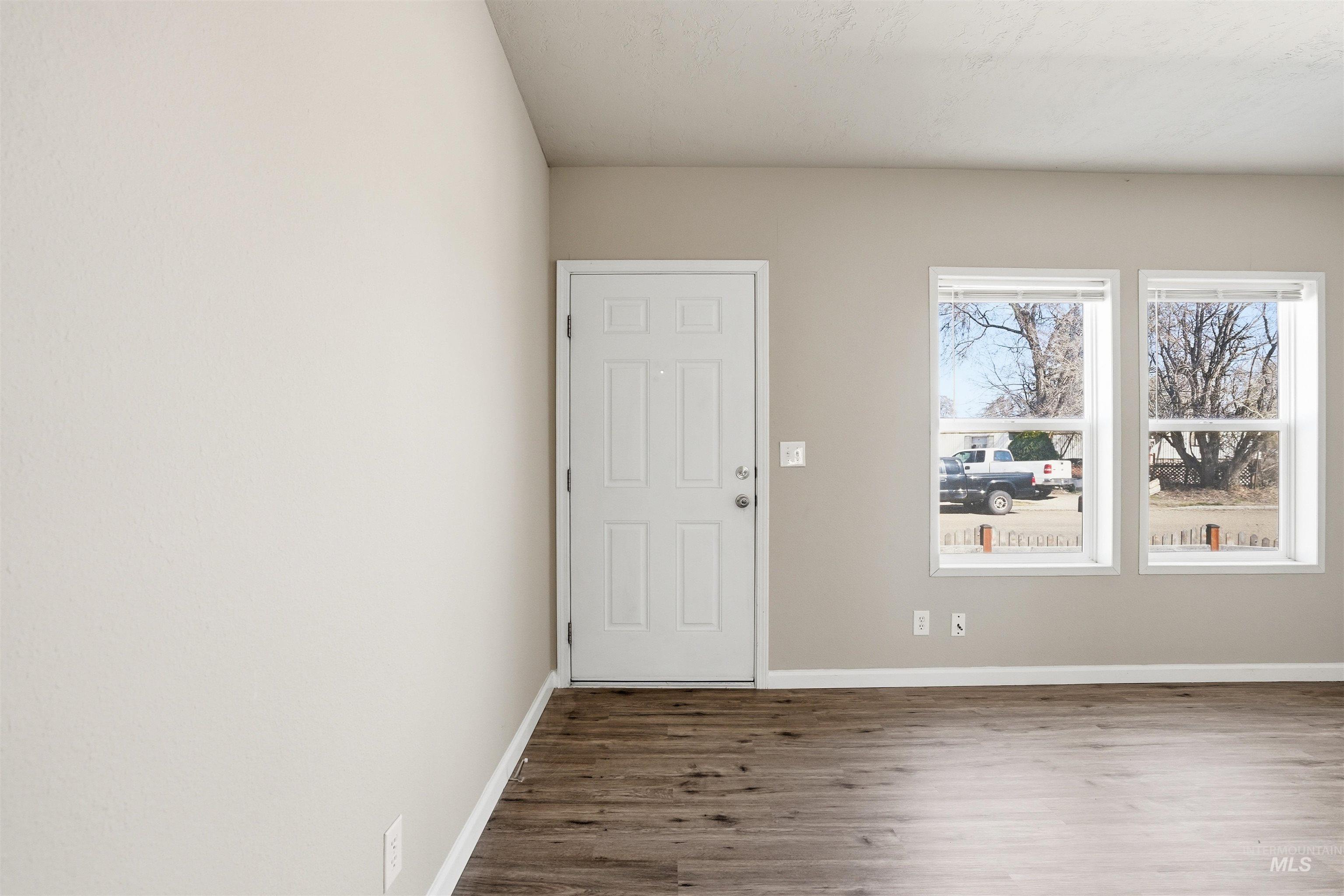 352 & 374 E E Idaho St