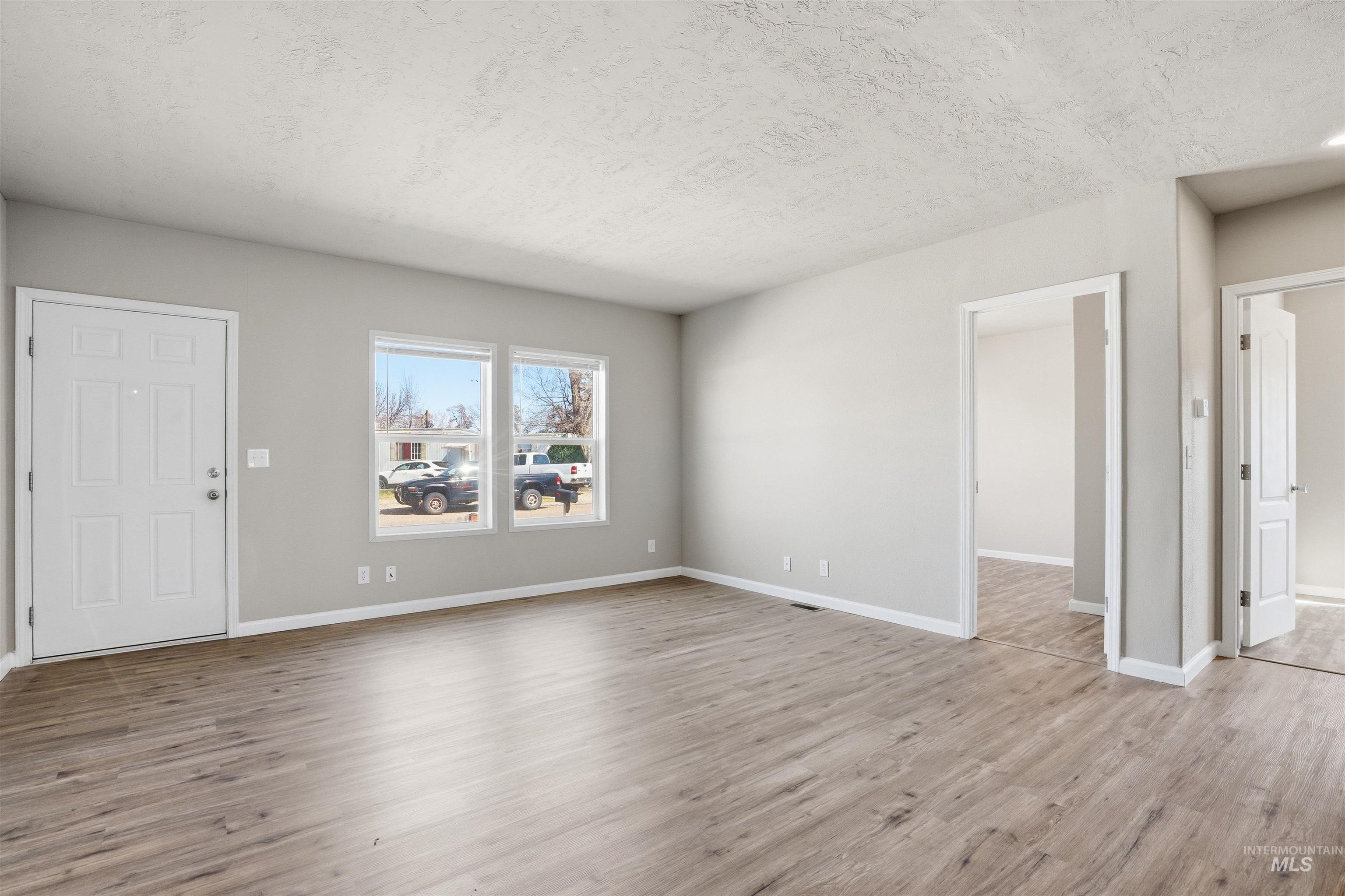 352 & 374 E E Idaho St