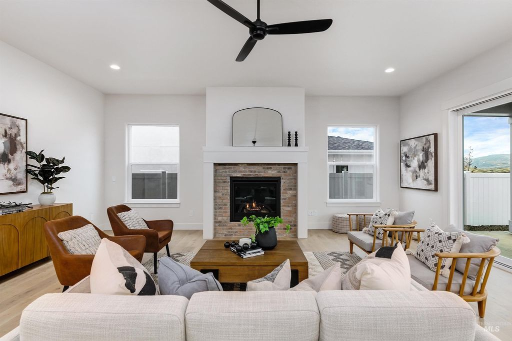 Photo of 13331 N Spring Creek Way, Boise, ID 83714 (MLS # 98980845)