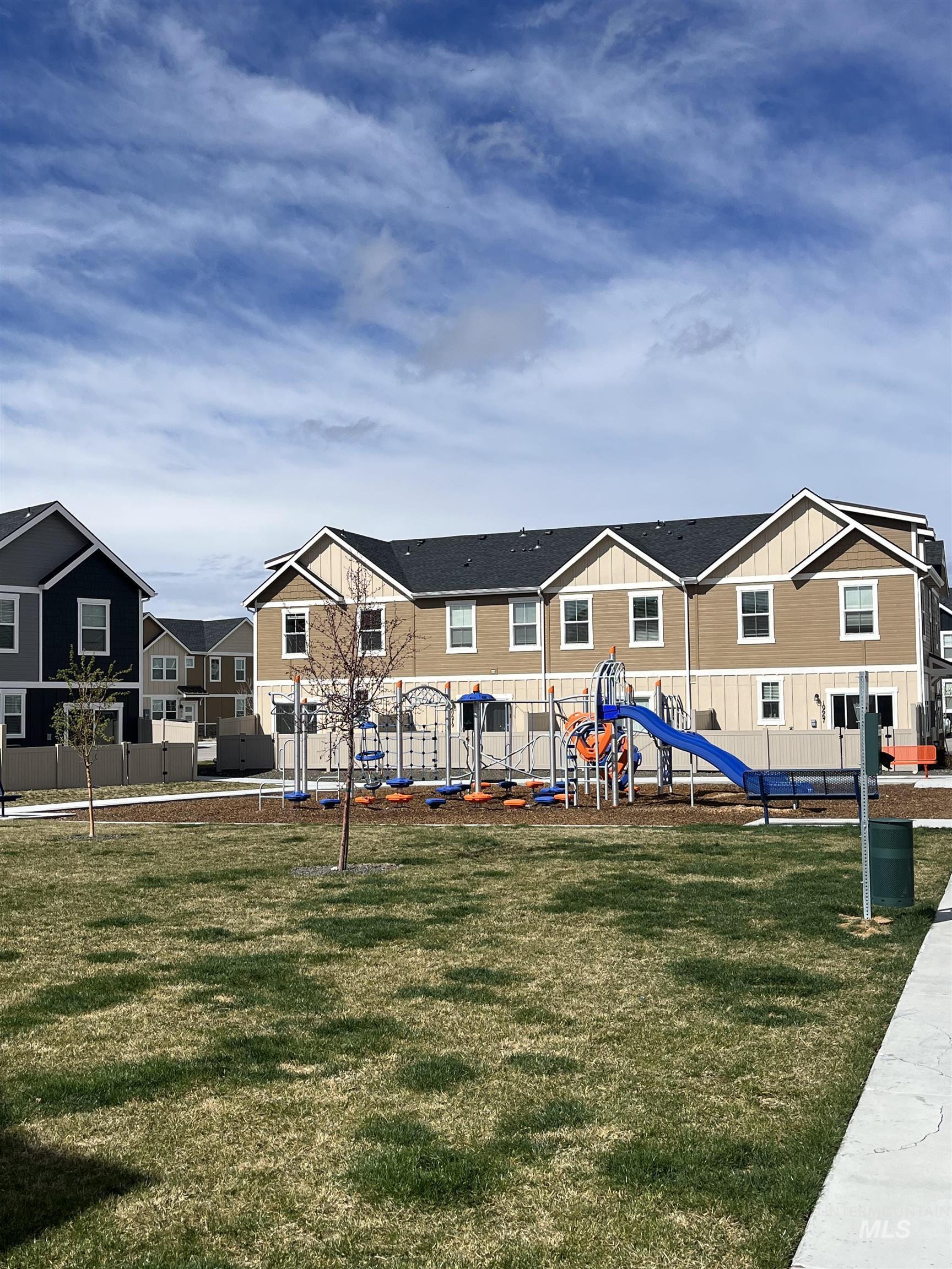 View of property's community featuring a residential view