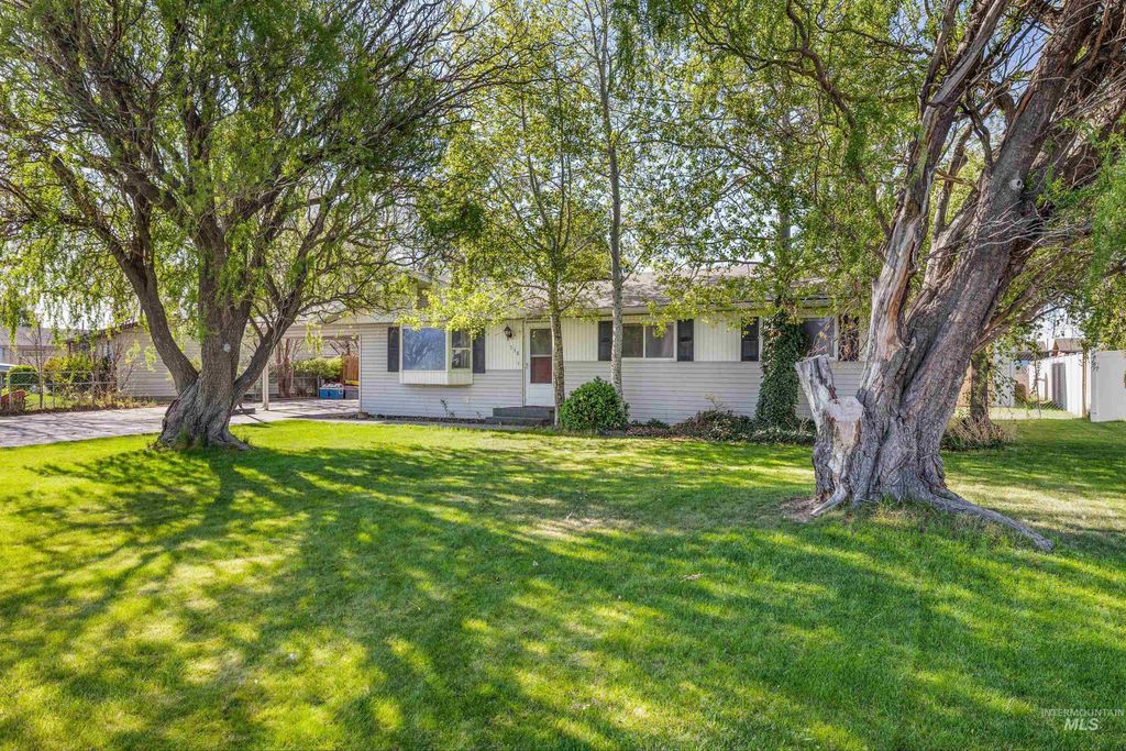 Photo of 538 E Clark St, Paul, ID 83347 (MLS # 98984982)
