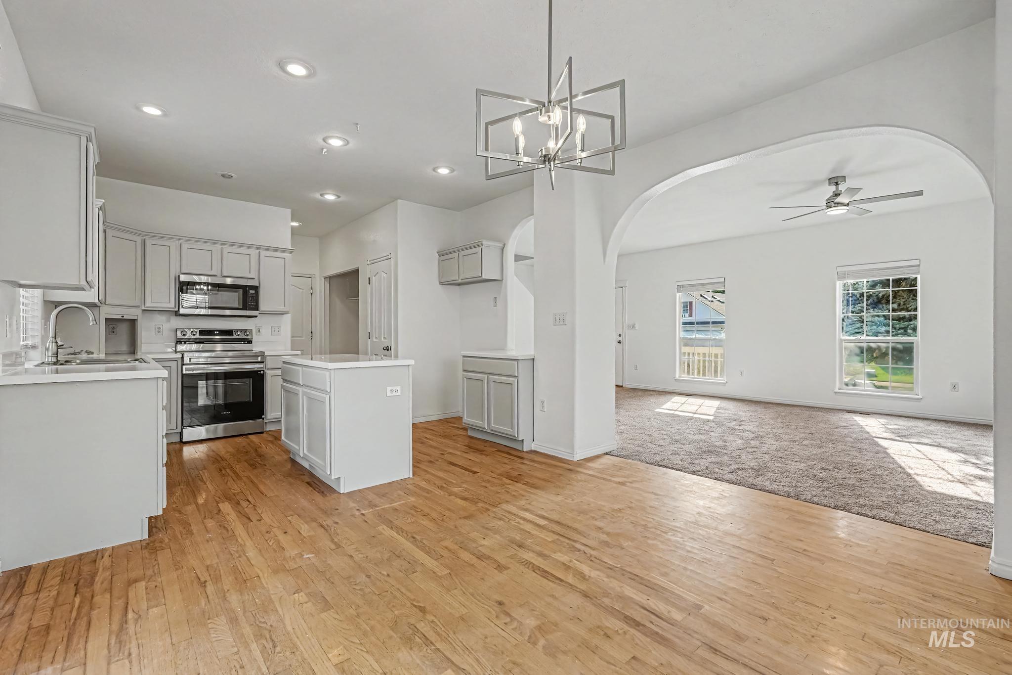 2564 N Monaco