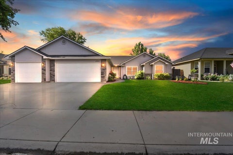 Photo of 1723 W Lowry St, Meridian, ID 83642 (MLS # 98991938)