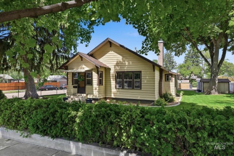 Photo of 1501 Blaine St, Caldwell, ID 83605 (MLS # 98989591)