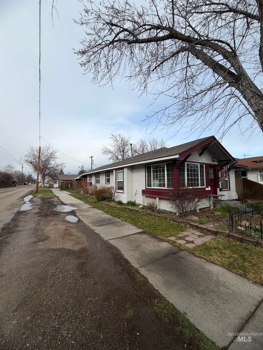 Photo of 411 S Wardwell Ave, Emmett, ID 83617 (MLS # 98975421)