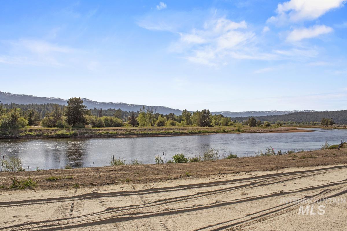 L15 B1 River Bank Drive