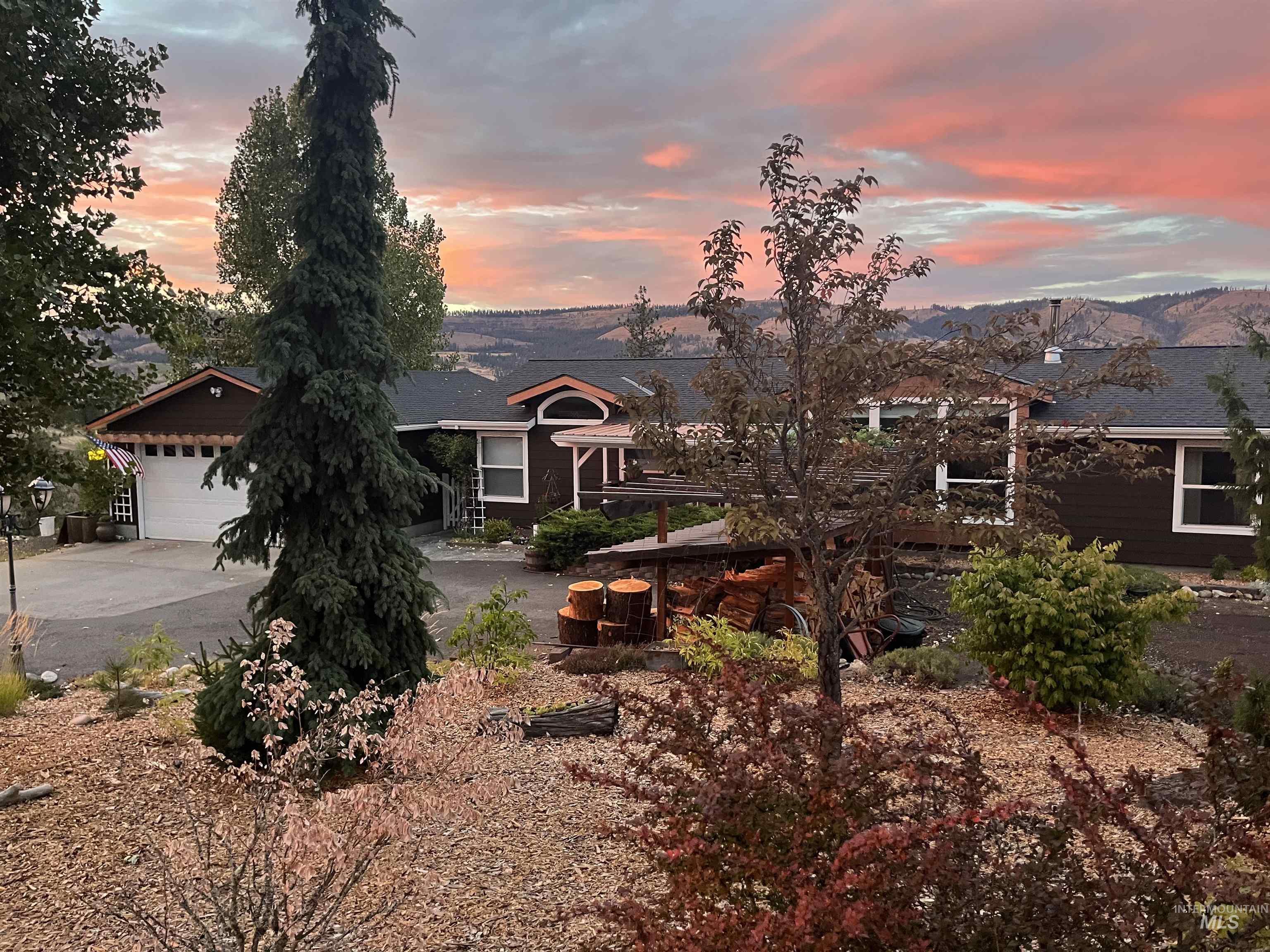 View of front facade with driveway and an attached garage