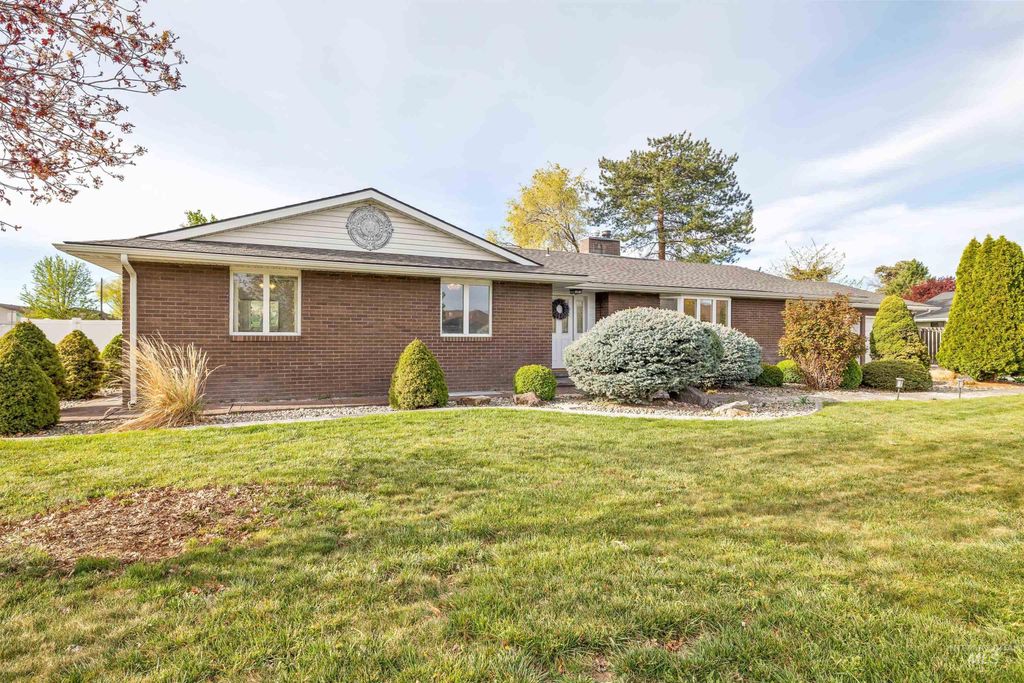 Photo of 2090 Filer Ave E Ave, Twin Falls, ID 83301 (MLS # 98982580)