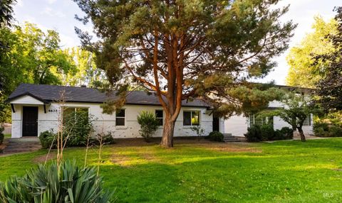 Photo of 4623 W Catalpa Dr, Boise, ID 83703 (MLS # 98972302)
