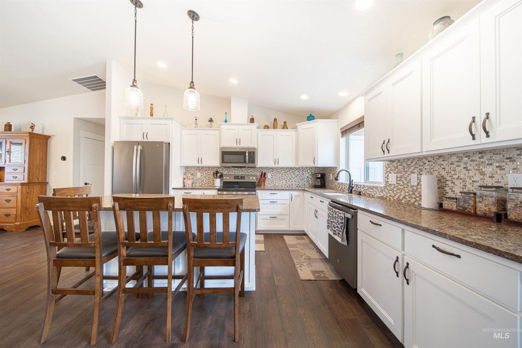 Photo of 1727 Canyon Crest Way, Lewiston, ID 83501 (MLS # 98964597)