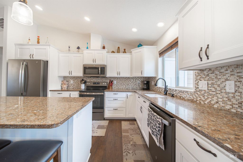 Photo of 1727 Canyon Crest Way, Lewiston, ID 83501 (MLS # 98964597)