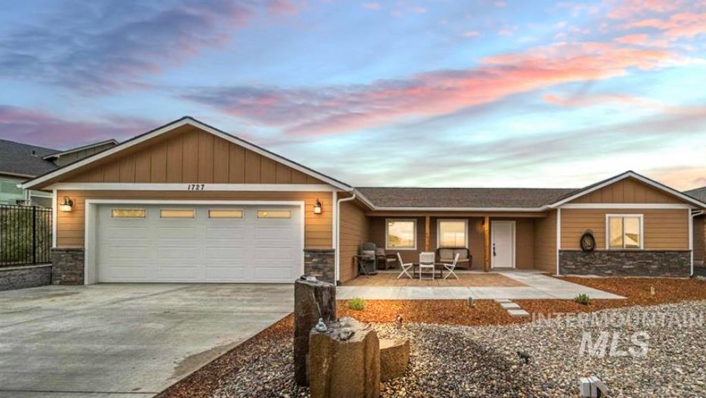 Photo of 1727 Canyon Crest Way, Lewiston, ID 83501 (MLS # 98964597)
