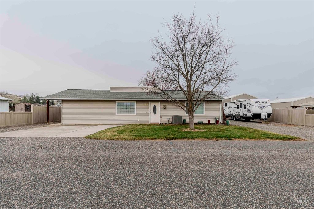 Photo of 2646 25th St, Clarkston, WA 99403 (MLS # 98977941)