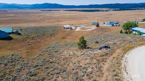 Photo of 121 Skidoo, Cascade, ID 83611 (MLS # 98979807)