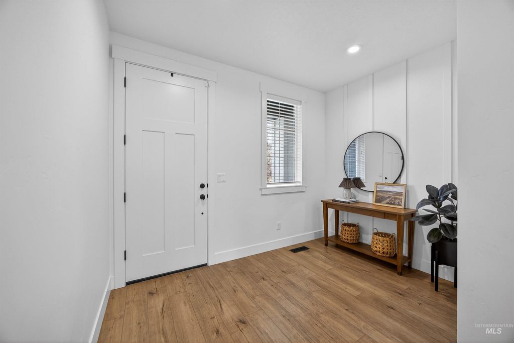 Photo of 3327 E Collingwood Dr, Meridian, ID 83642 (MLS # 98982651)