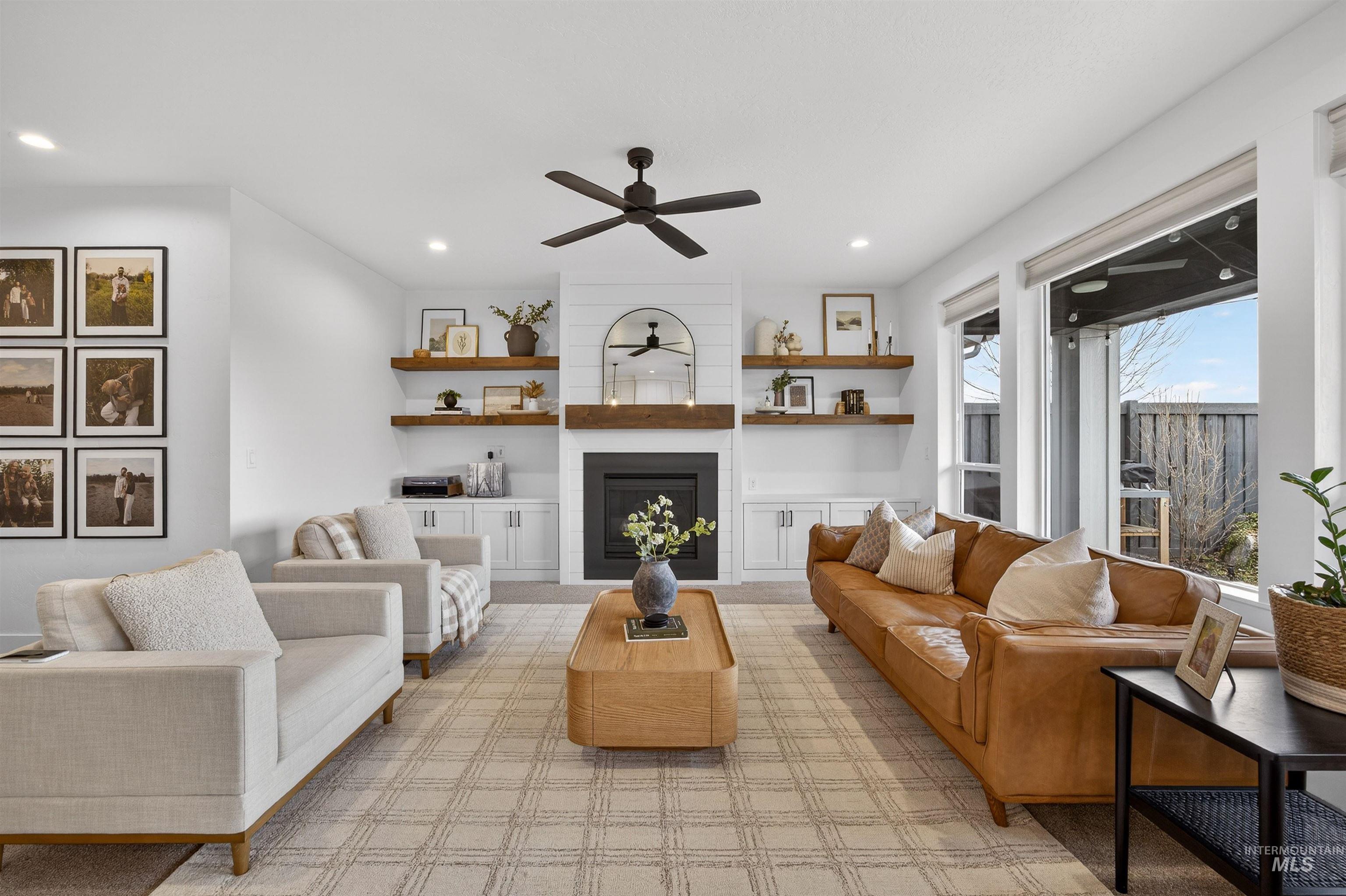 3327 E Collingwood Dr