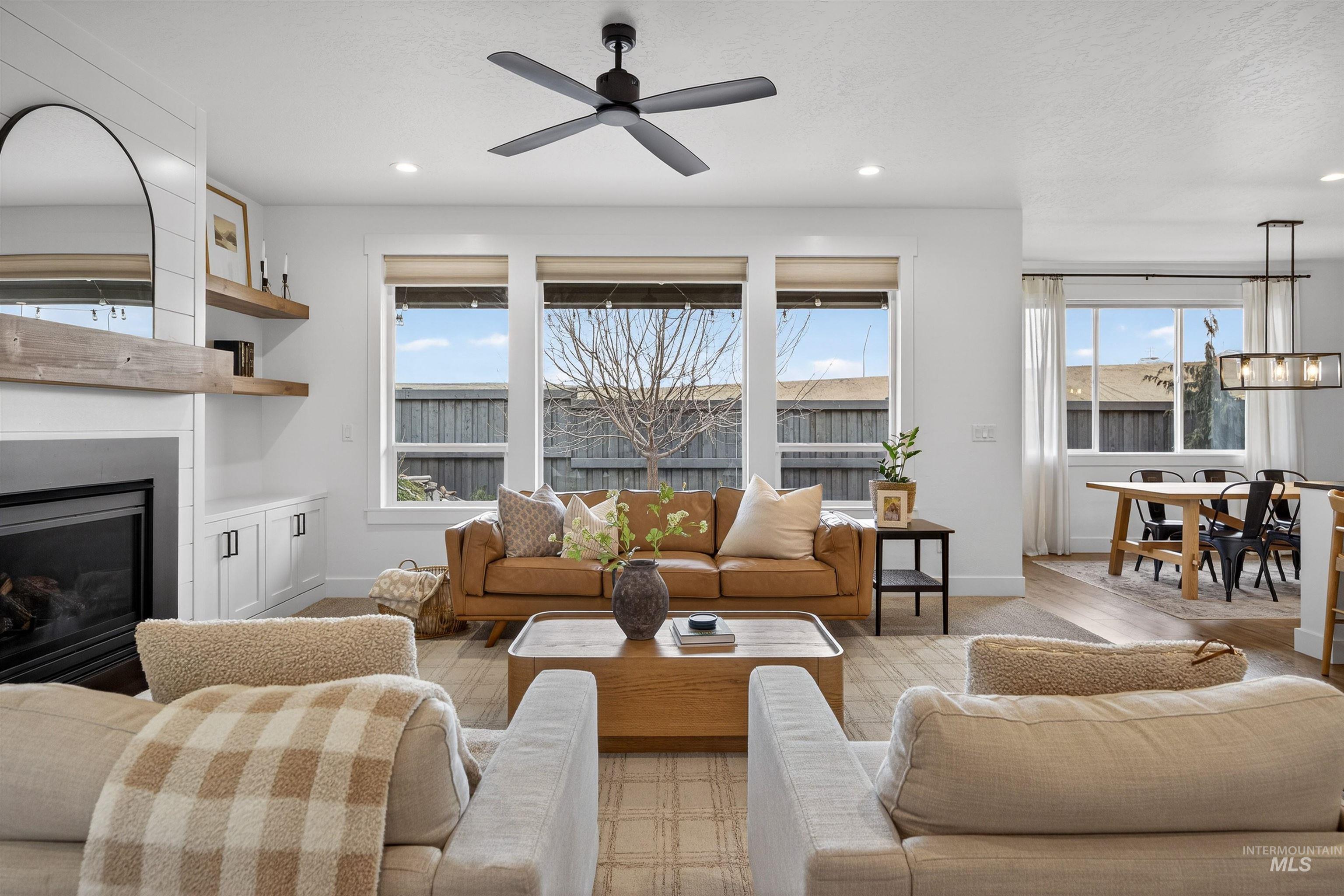 3327 E Collingwood Dr