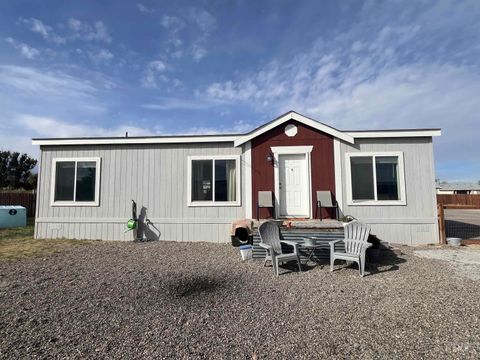 Photo of 608 Roosevelt Ave #10, Grand View, ID 83624 (MLS # 98964718)