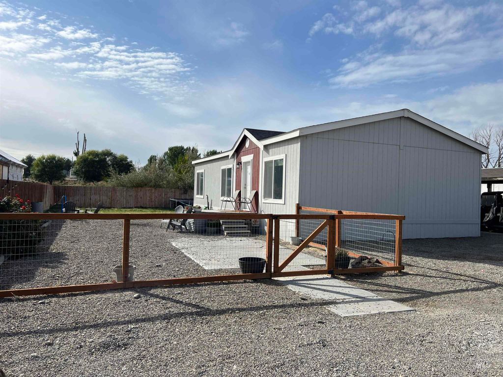 Photo of 608 Roosevelt Ave #10, Grand View, ID 83624 (MLS # 98964718)