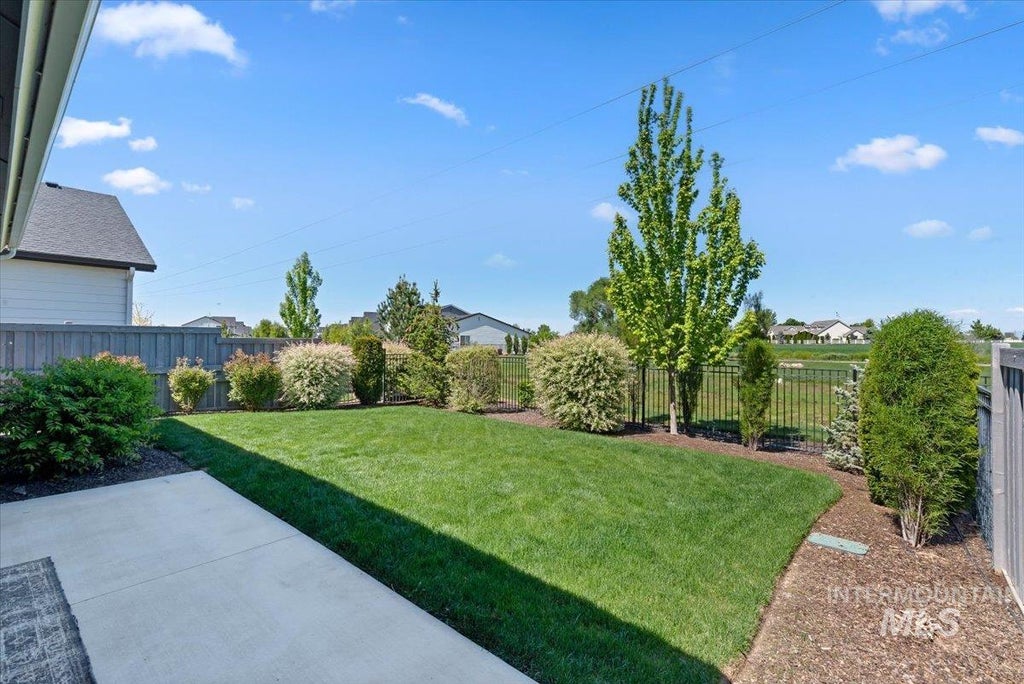 Photo of 10128 Irongate Dr, Nampa, ID 83687 (MLS # 99001148)