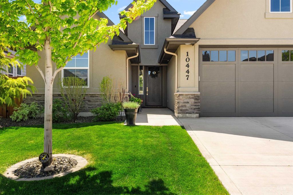 Photo of 10447 W Bell Fountain Ct, Star, ID 83669 (MLS # 98971220)